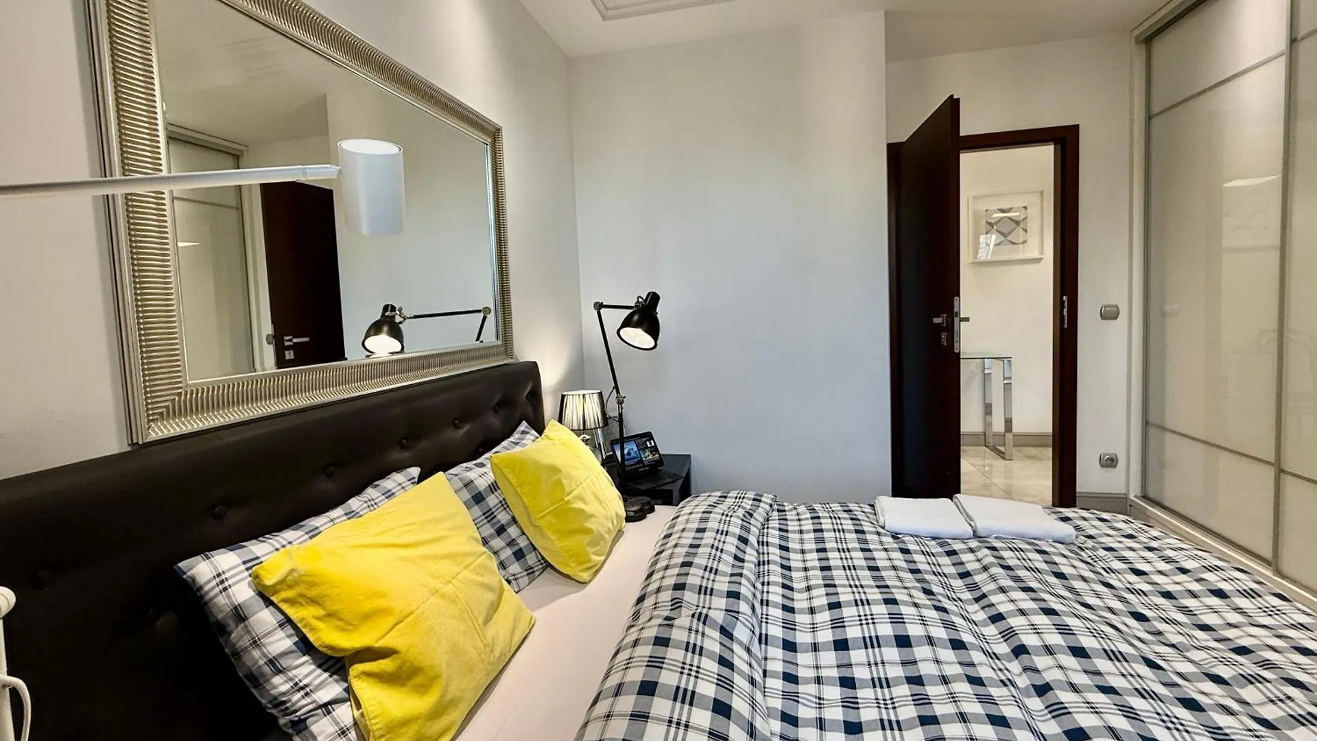 Top Class Metro Fast Wifi 100 Mbs 70'Tv Netflix Hbo Max Disney+ Appletv+ Warszawa