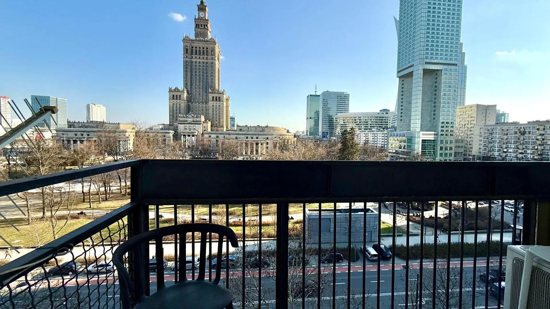 Top Class Metro Fast Wifi 100 Mbs 70'Tv Netflix Hbo Max Disney+ Appletv+ Warszawa Polen