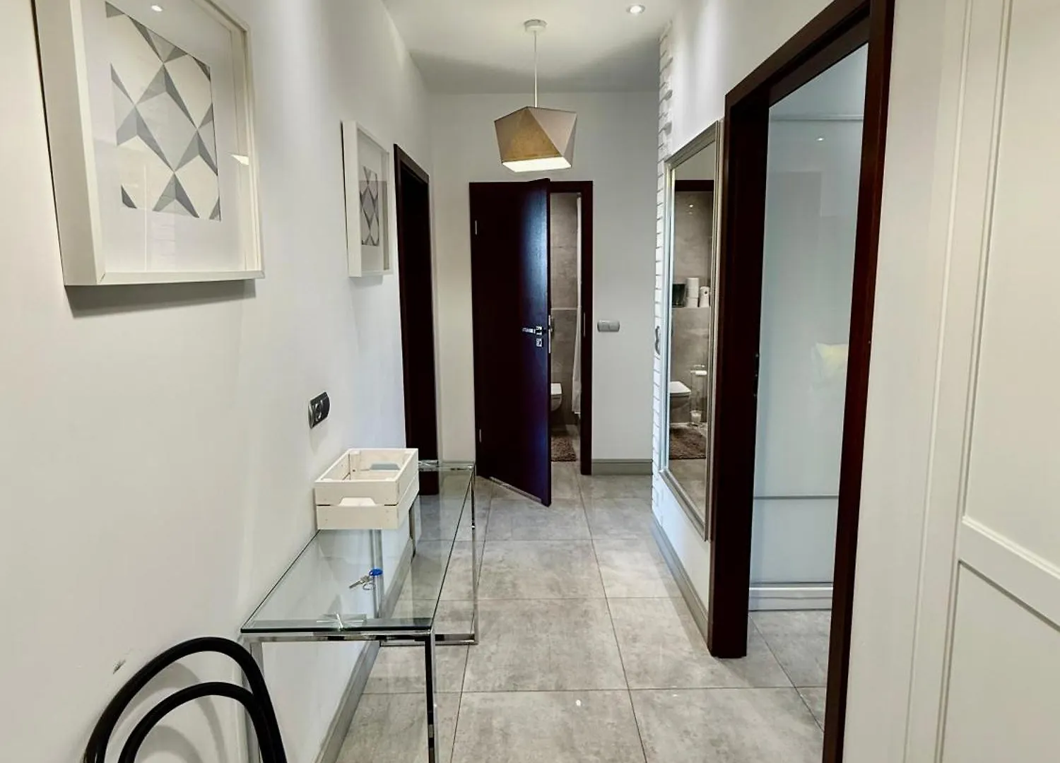 Top Class Metro Fast Wifi 100 Mbs 70'Tv Netflix Hbo Max Disney+ Appletv+ Warszawa Polen