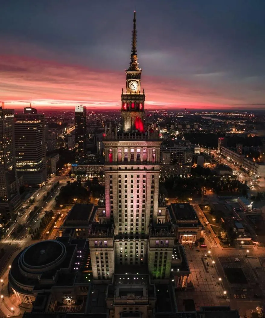 Top Class Metro Fast Wifi 100 Mbs 70'Tv Netflix Hbo Max Disney+ Appletv+ Warsaw 0*,