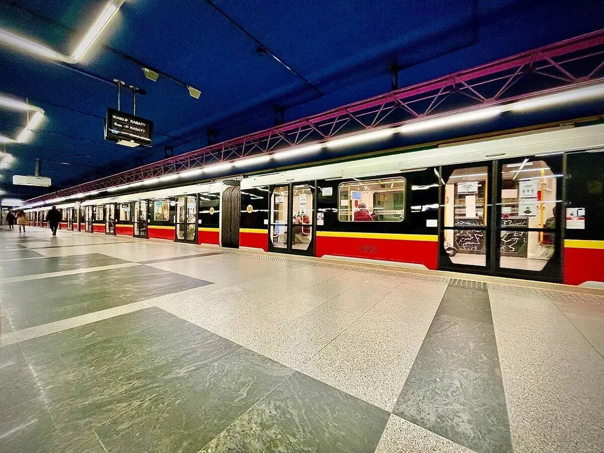 Top Class Metro Fast Wifi 100 Mbs 70'Tv Netflix Hbo Max Disney+ Appletv+ Warsaw Poland