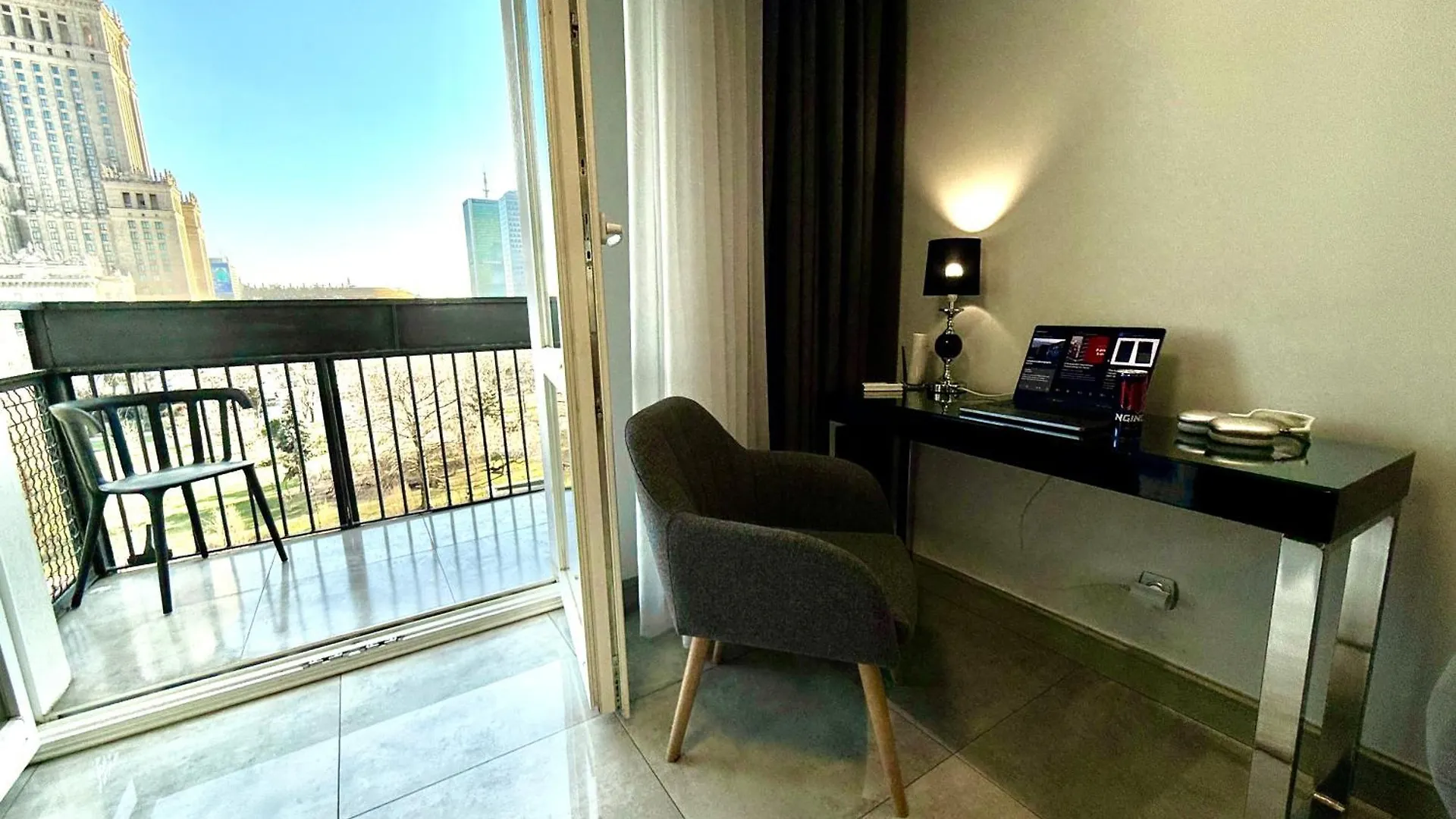 Top Class Metro Fast Wifi 100 Mbs 70'Tv Netflix Hbo Max Disney+ Appletv+ Warsaw