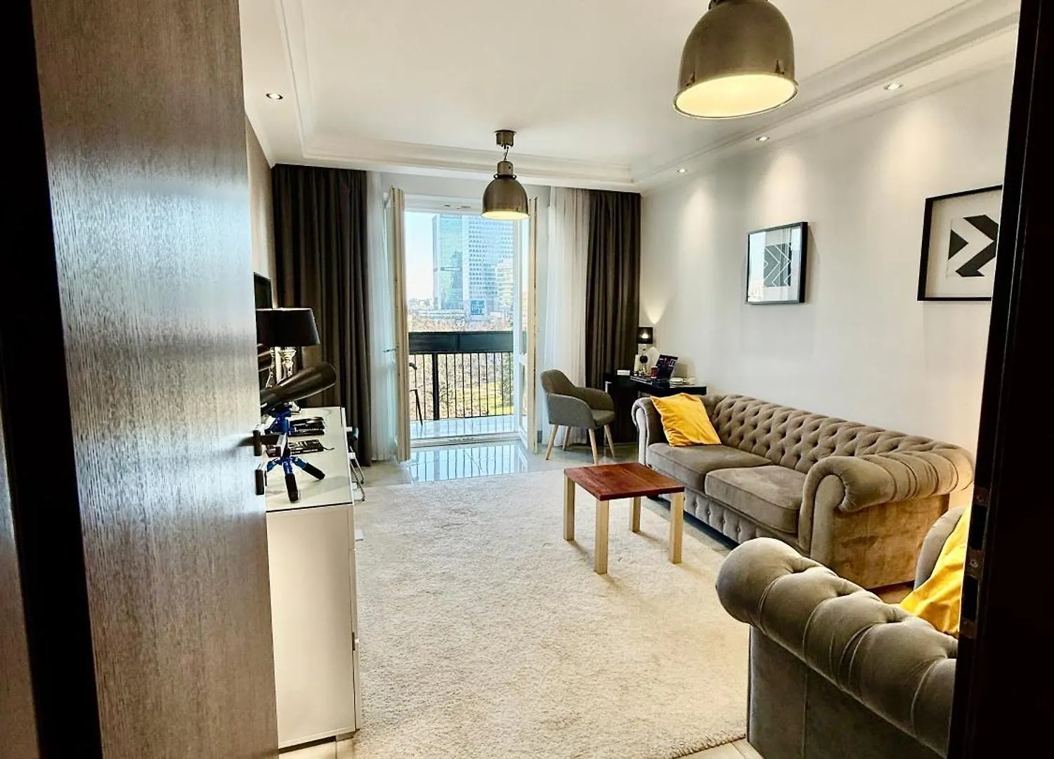 Top Class Metro Fast Wifi 100 Mbs 70'Tv Netflix Hbo Max Disney+ Appletv+ Warsaw Apartment