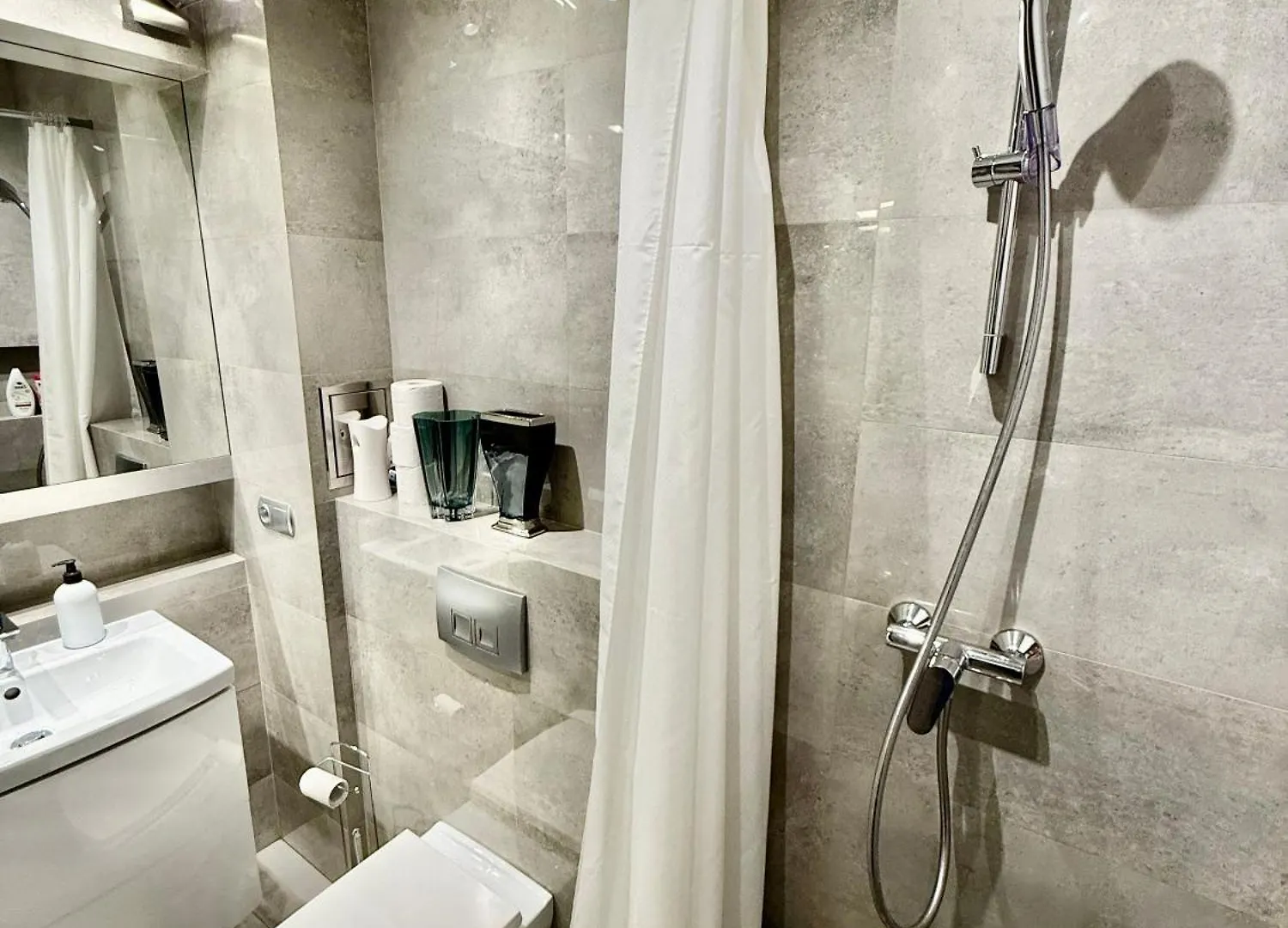 Top Class Metro Fast Wifi 100 Mbs 70'Tv Netflix Hbo Max Disney+ Appletv+ Warsaw Apartment