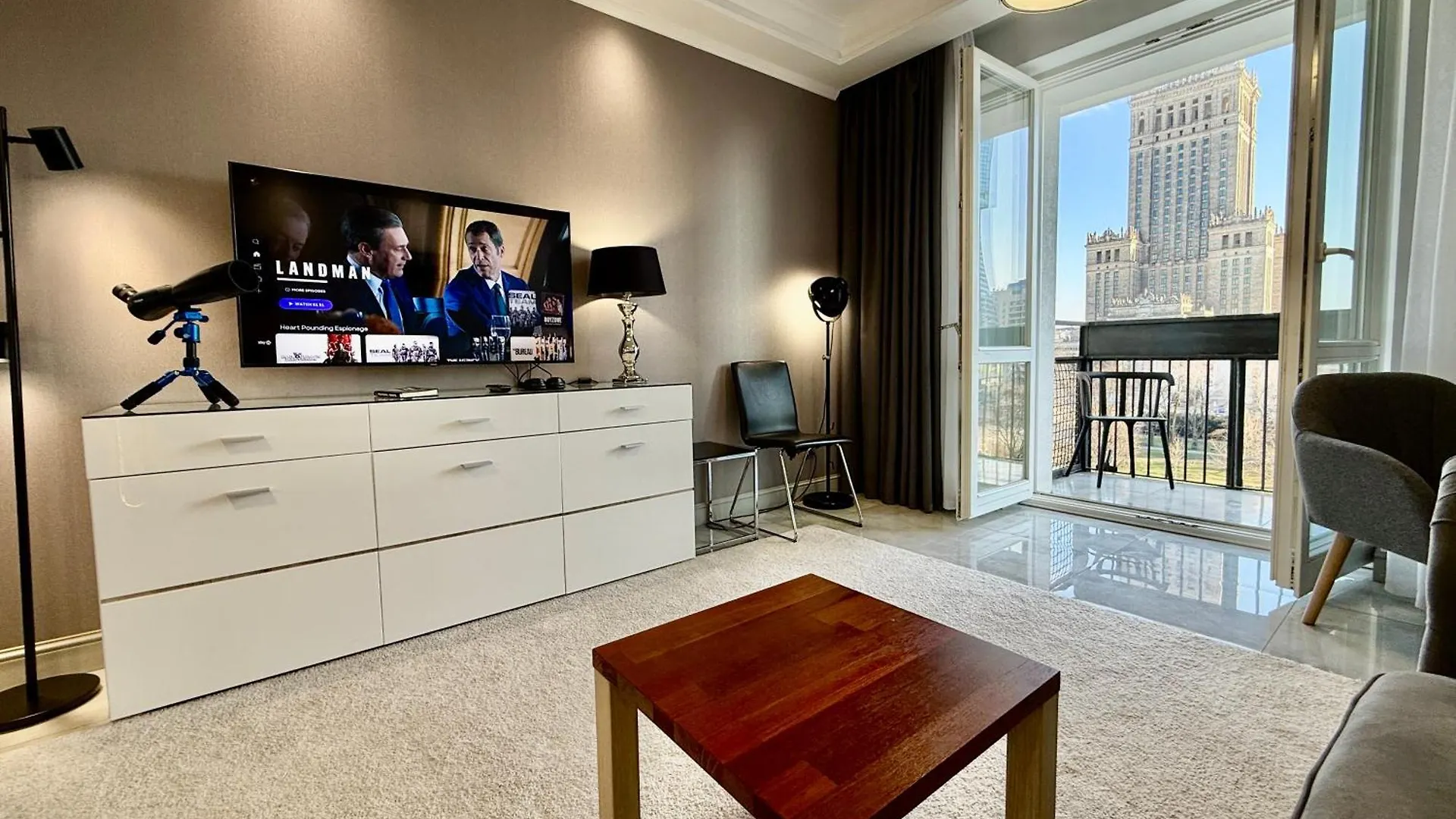 Top Class Metro Fast Wifi 100 Mbs 70'Tv Netflix Hbo Max Disney+ Appletv+ Warsaw